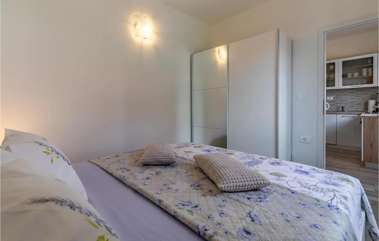 2 Bedroom Gorgeous Apartment In Valbandon 0*,  קרואטיה