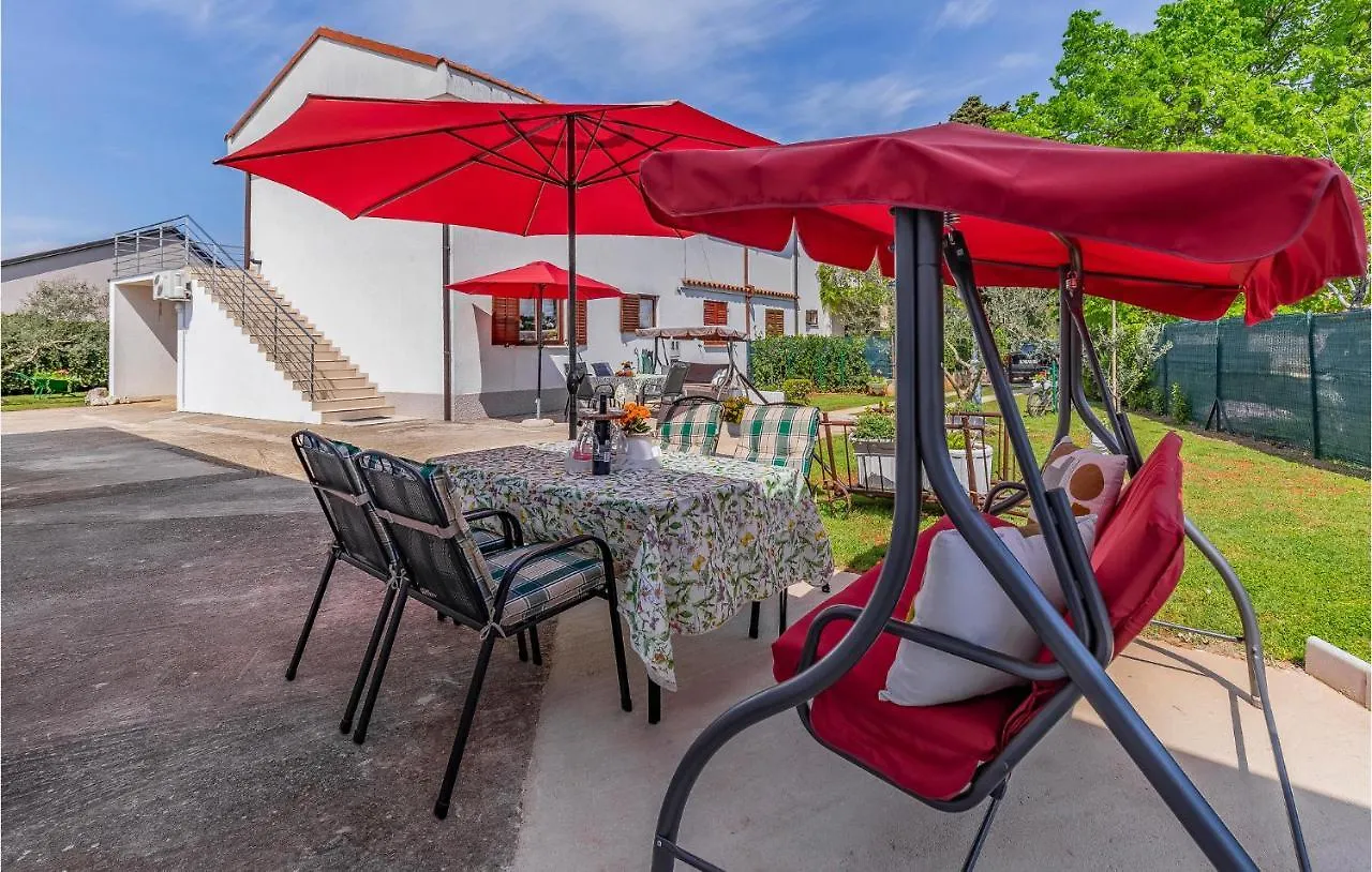 2 Bedroom Gorgeous Apartment In Valbandon Kroatien