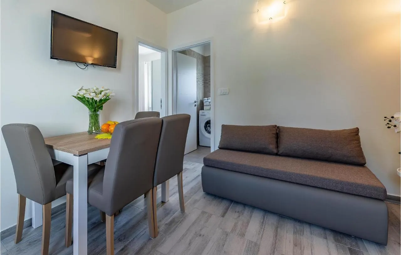 2 Bedroom Gorgeous Apartment In Valbandon Croatia