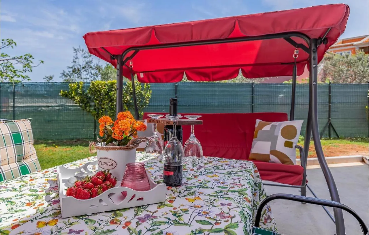2 Bedroom Gorgeous Apartment In Valbandon Croatia