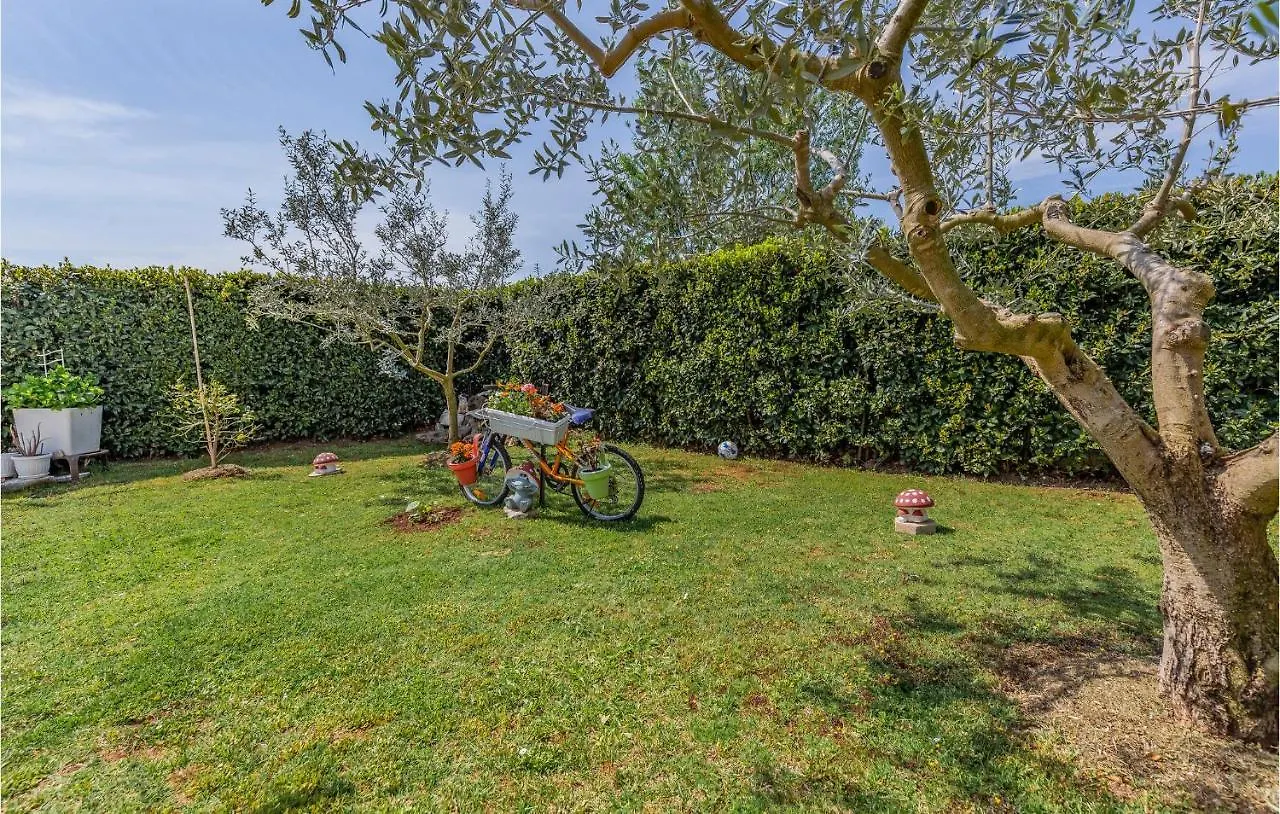 2 Bedroom Gorgeous Apartment In Valbandon