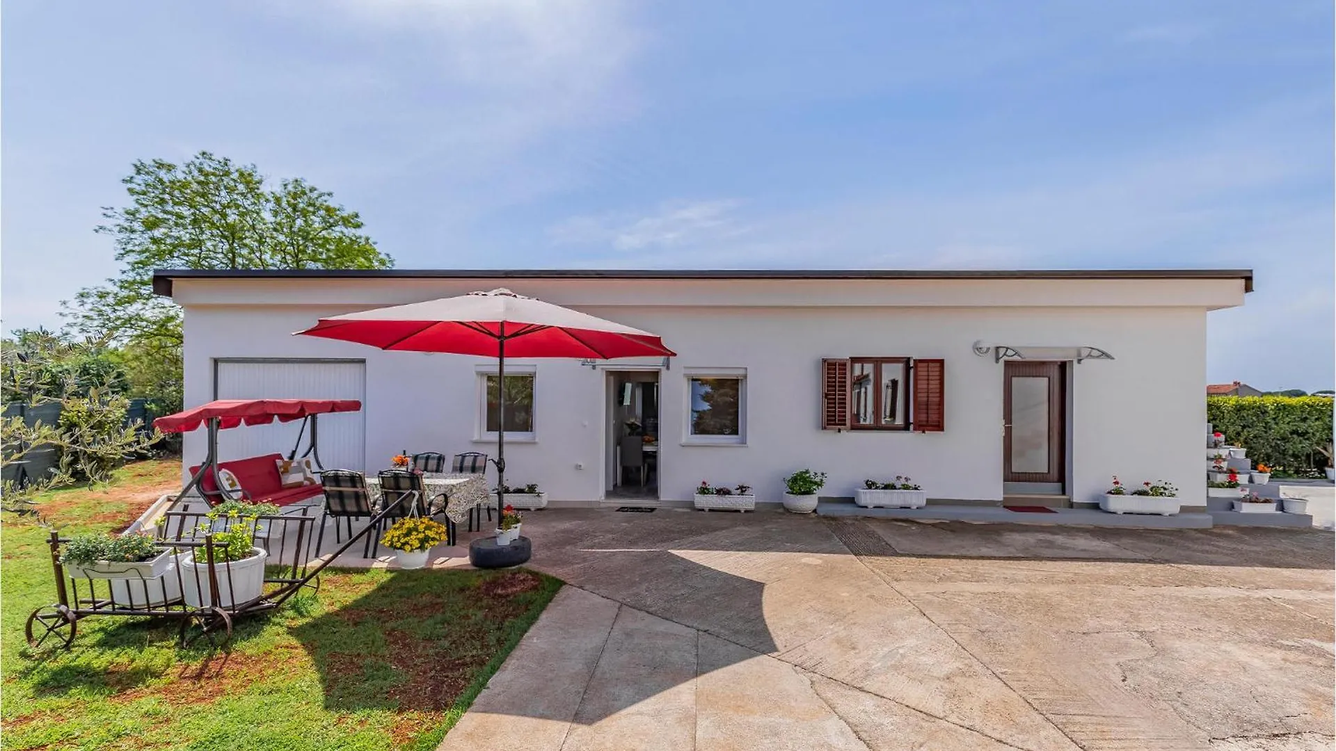 2 Bedroom Gorgeous Apartment In Valbandon